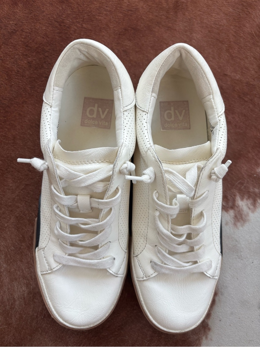 Dolce Vita Harryson Cream-White Perforated Leather Sneakers size 8